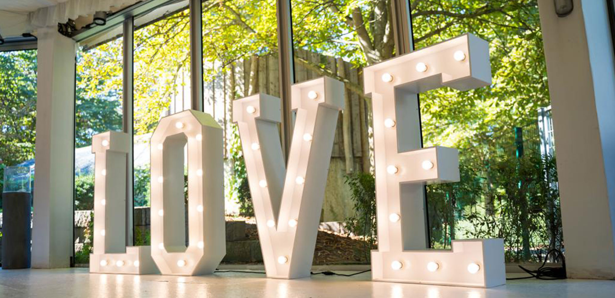 Impression der Love-Leuchtbuchstaben