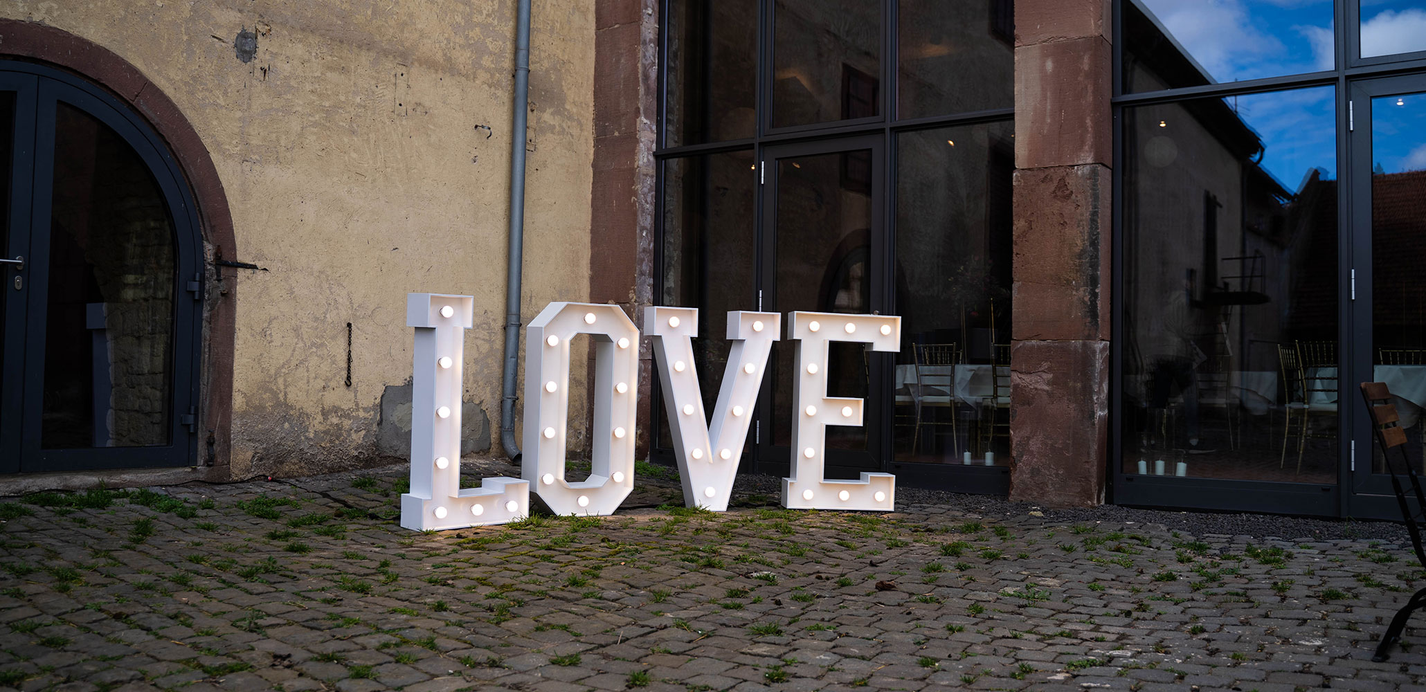 Impression der Love-Leuchtbuchstaben