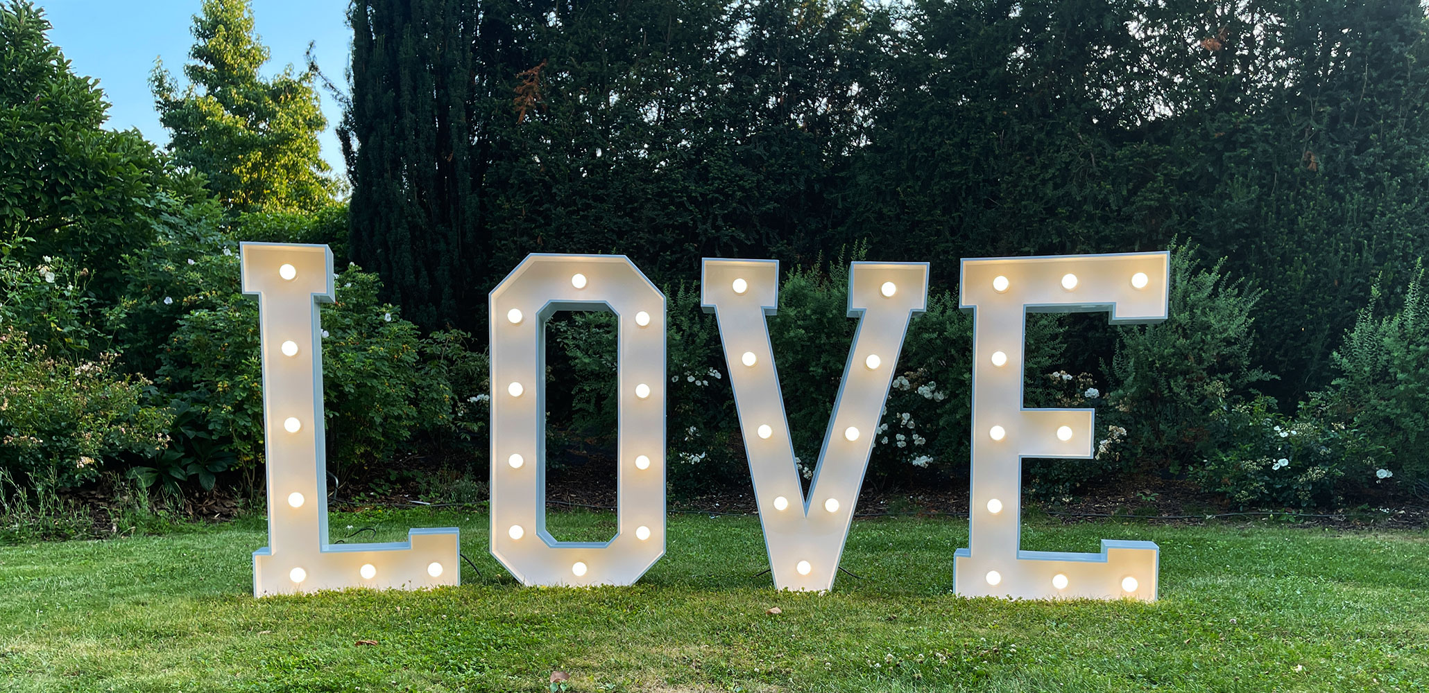 Impression der Love-Leuchtbuchstaben