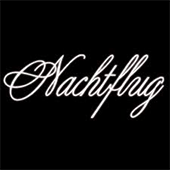 Als Logo der Referenzen bei Nachtflug, ist ein einfarbiges Logo zu sehen.